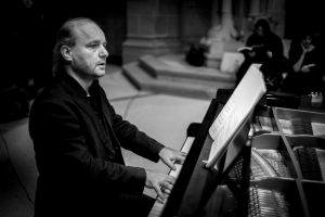 Jens Schlichting am Klavier - Stummfilmkomödie "Kohlhiesels Töchter", Vorfilm "The Cure" von Charlie Chaplin